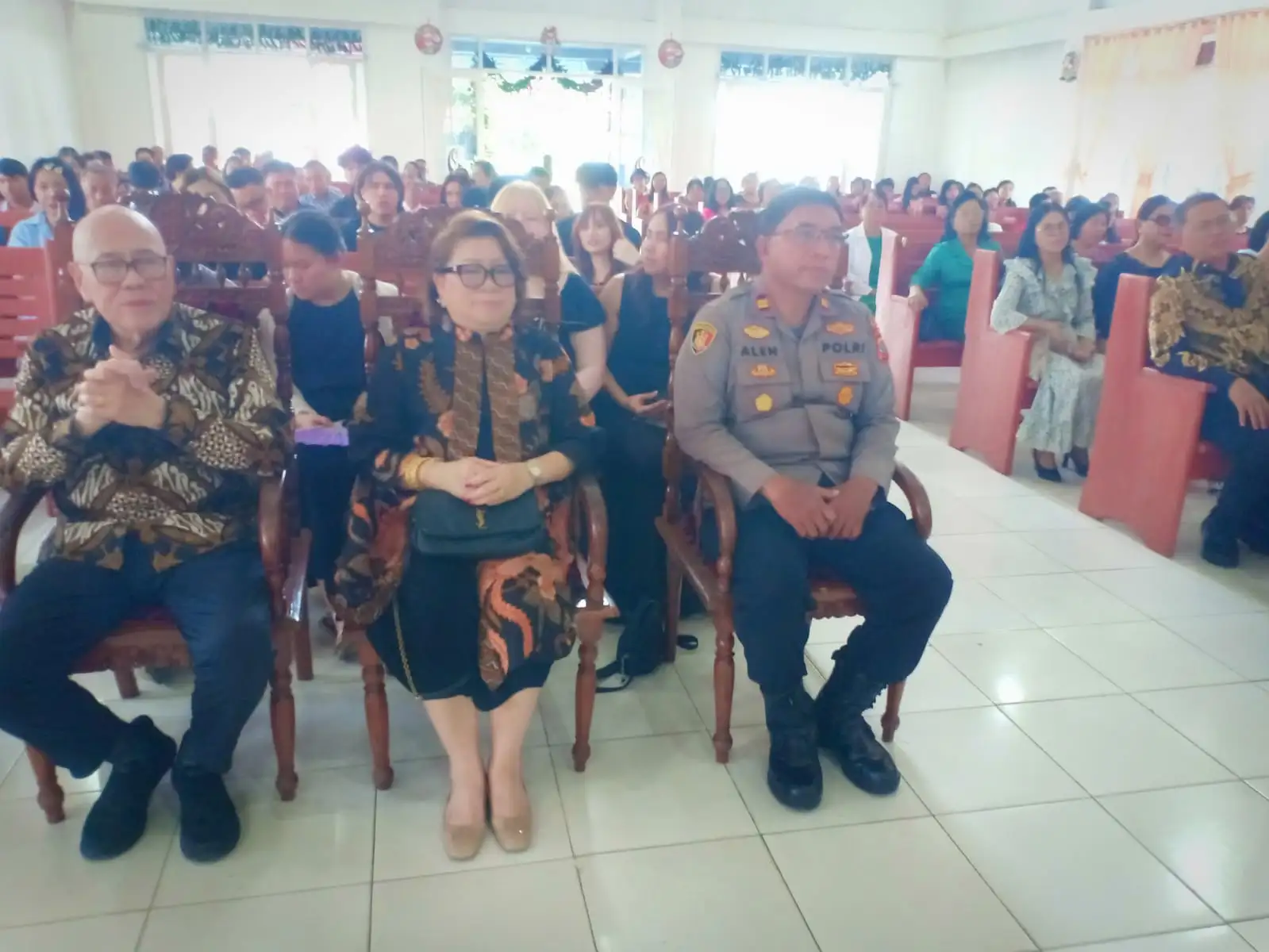 Menyemai Damai di Mimbar Iman: Kapolsek Tompaso Hadir dalam Minggu Kasih Jemaat GPDI Gilgal